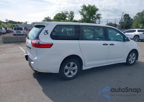 2018 Toyota Sienna L 7 Passenger z USA, uszkodzony, nr VIN 5TDZZ3DC5JS953160